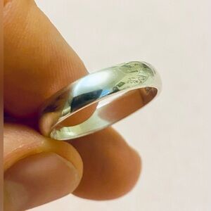 Elegant Silver Band Ring. 0,5 mm. Unisex   Brand new